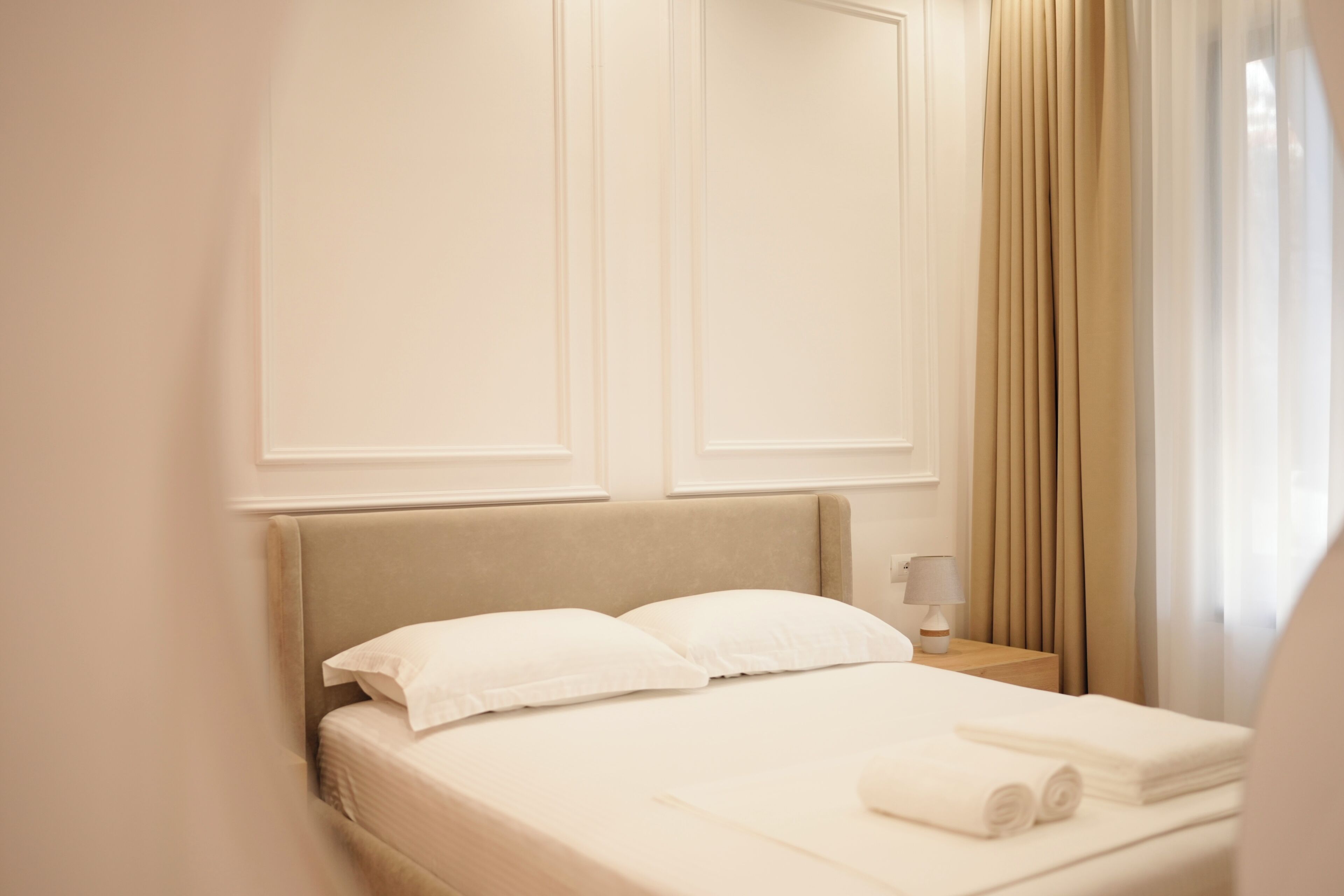 One-Bedroom Apartment with City View | Bed sheets