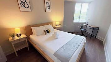 Iron/ironing board, travel cot, WiFi, bed sheets
