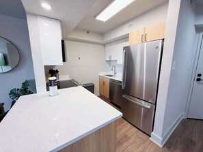 Fridge, microwave, oven, stovetop - Beautiful Apt in the Heart of Pentagon City (Arlington)