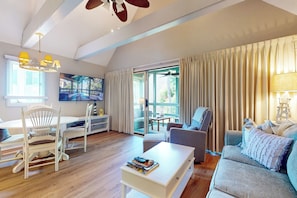 TV, fireplace - Kiawah Exclusives | 1402 West Beach Villa (Kiawah Island)