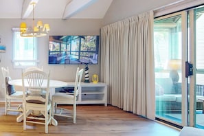 TV, fireplace - Kiawah Exclusives | 1402 West Beach Villa (Kiawah Island)