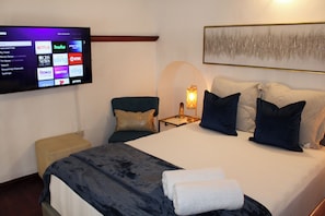 1 slaapkamer, een strijkplank/strijkijzer, wifi, beddengoed