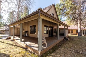 Exterior - CIRC19-NEW! Community Pool, Hot Tub, Corn Hole! (Sunriver)