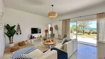 House, 5 Bedrooms, Smoking, Ocean View | Living room