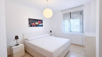 2 bedrooms, iron/ironing board, bed sheets