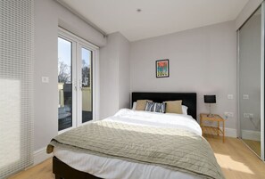 WiFi - NEW! Spacious 3 Bedrooms in City Centre w/ Parking (Cardiff)