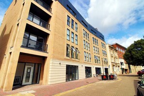 Exterior - NEW! Elegant 2Bed City Living Near Cardiff Centre (Cardiff)