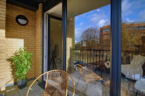 Property grounds - NEW! 2BR Home in City Centre with Private Balcony (Cardiff)
