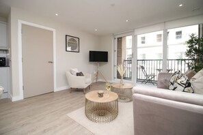 TV - NEW! 2BR Cozy & Comfy Home in Cardiff Bay (Cardiff)