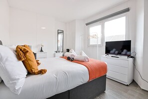 WiFi, bed sheets - Private En-Suite • TV • Fridge • Microwave (Saint Thomas)
