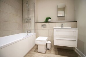 Bathroom - NEW! Spacious 2BR in Home 10 minutes to City (Cardiff)
