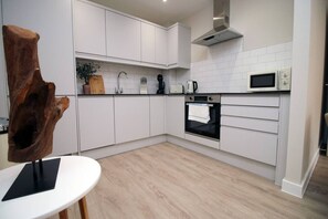 Private kitchen - NEW! Spacious 2BR in Home 10 minutes to City (Cardiff)