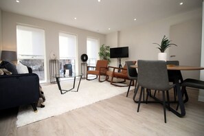 Interior - NEW! Sleek and Modern 2BR Home near City Centre (Cardiff)