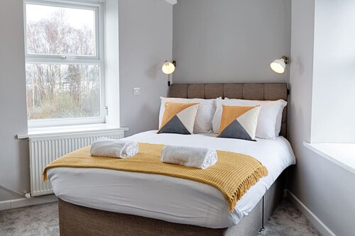 Contractor Base • Kitchen • Parking Included