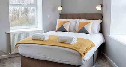 Contractor Base âą Kitchen âą Parking Included