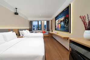 Comfort tvåbäddsrum - 2 queensize-sängar - städning - utsikt mot staden