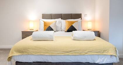 Contractor Base • Kitchen • Parking Included