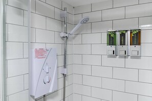 Hair dryer - Contractor Base • Kitchen • Parking Included (Plasmarl)