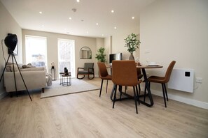 Dining - NEW! Charming 2BR Home in a Popular Urban Quarter (Cardiff)