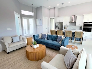 Smart TV - Blue Lagoon, Gulf Access, Sleeps 10, 6 Beds, Outdoor Oasis, with Boat option (Cape Coral)
