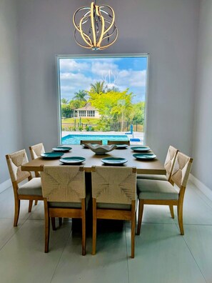 Dining - Blue Lagoon, Gulf Access, Sleeps 10, 6 Beds, Outdoor Oasis, with Boat option (Cape Coral)