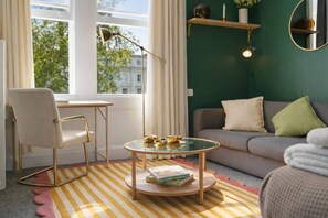 TV - Stylish Notting Hill Studio near Hyde Park (Greater London)