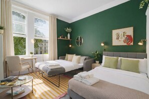 Desk, iron/ironing board, WiFi, bed sheets - Stylish Notting Hill Studio near Hyde Park (Greater London)
