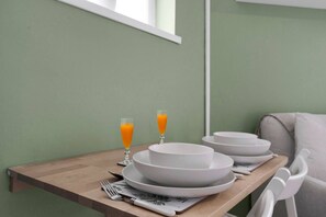 Dining - Stadium View |Cardiff Central | Fast Wifi (Cardiff)