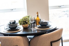 Dining - Cardiff Bay | Free Parking & Wifi | Great Loc… (Cardiff)