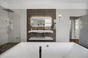 Bathroom - Modern & Unique - Central & Beach Access (Swansea)