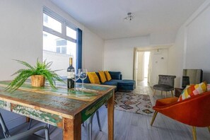 TV - The Luxury Home | Free Parking | Central Location (Cardiff)