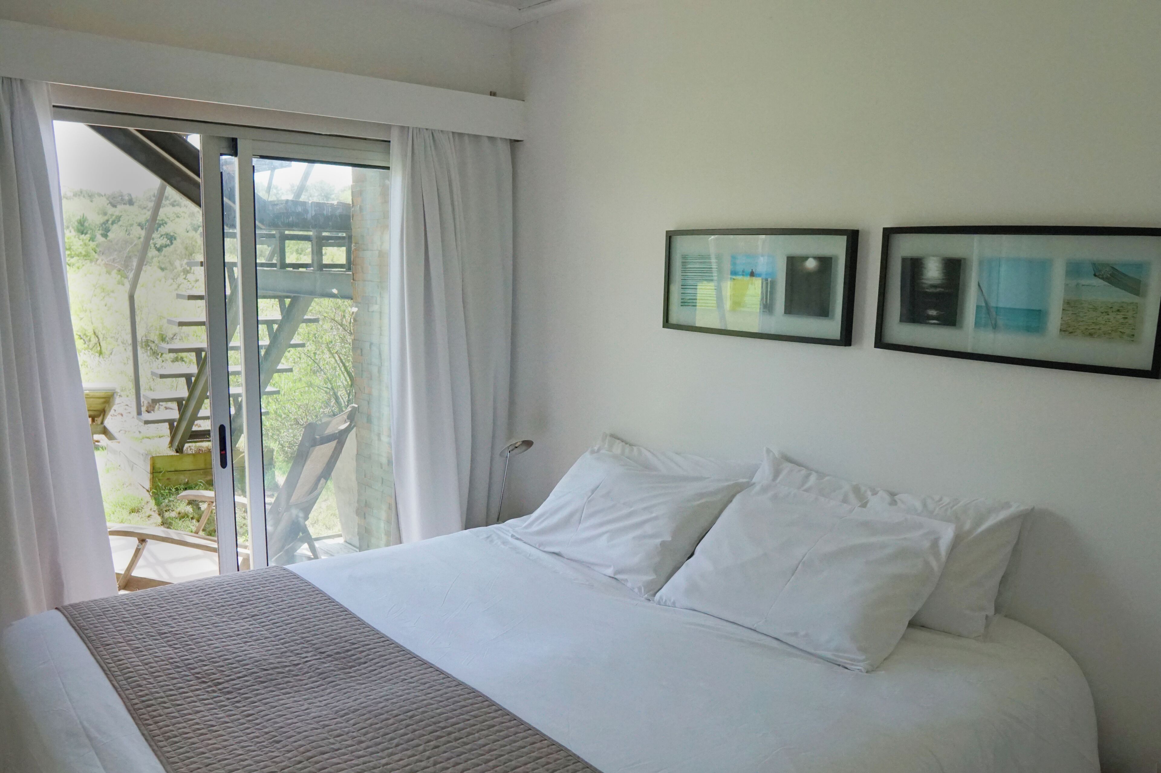 Quarto casal, sacada, vista para o jardim