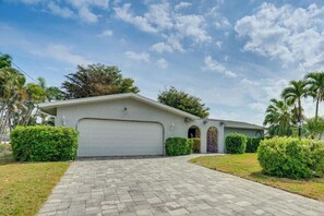 Exterior - Boat Dock & Hot Tub: Canal-Front Cape Coral Gem! (Cape Coral)
