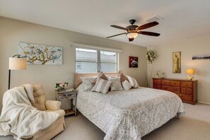 Room - Boat Dock & Hot Tub: Canal-Front Cape Coral Gem! (Cape Coral)