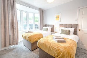 4 habitaciones, tabla de planchar con plancha, cuna de viaje y wifi 