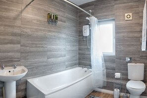 Hair dryer - Contractor Ready • Garden • Free Parking (Fforest-fach)