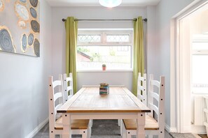 Dining - Contractor Ready • Garden • Free Parking (Fforest-fach)