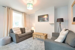 TV - Contractor Ready • Garden • Free Parking (Fforest-fach)