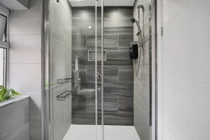 Bathroom - Spacious | Cardiff Central | Fast Wifi | Netflix (Cardiff)