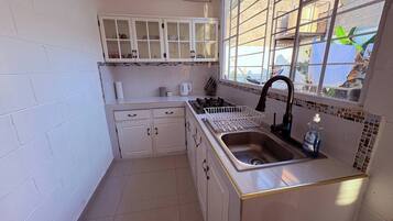 House, 3 Bedrooms, Patio | Private kitchen