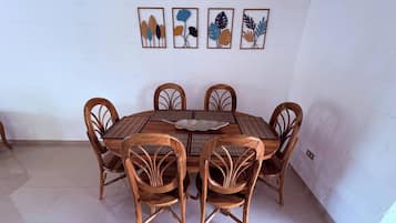 Hus, 3 soverom, terrasse | Spisestue