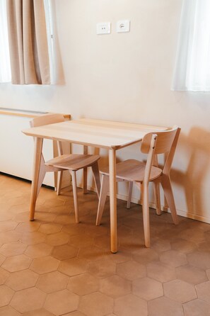 Chambre Confort double, accessible aux personnes à mobilité réduite | Restauration