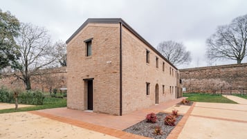 Comfort Room, Park View, Tower | Exterior