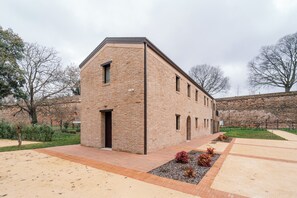 Phòng tiện nghi đơn giản, quang cảnh công viên, cao tầng | Ngoại thất