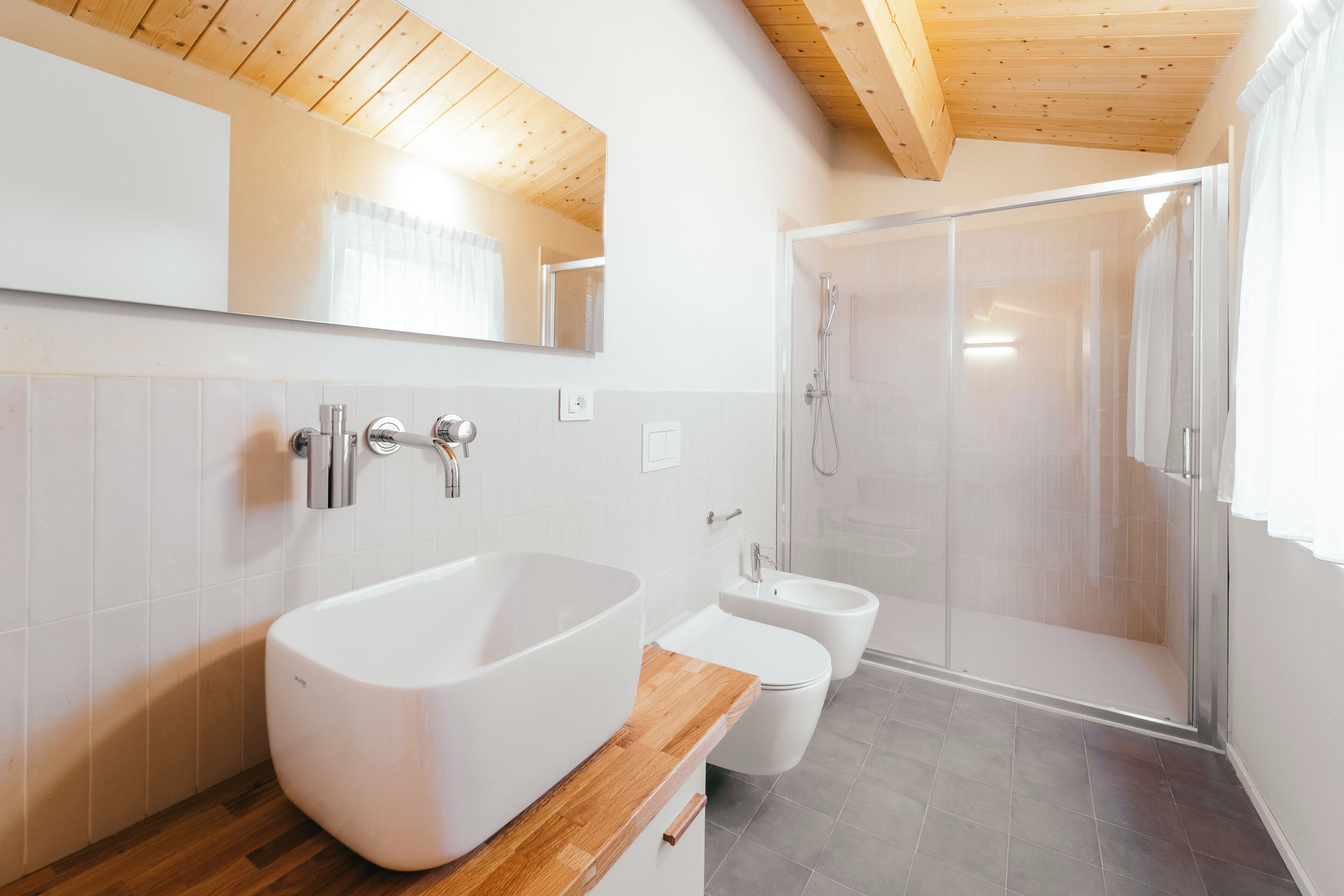 Comfort Quadruple Room, Garden View | Bathroom | Hair dryer, towels, soap, shampoo