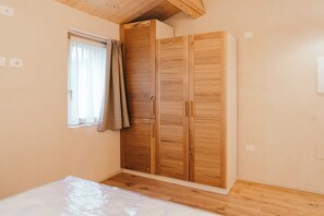 Phòng tiện nghi đơn giản, quang cảnh công viên, cao tầng