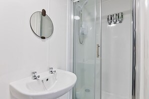 Hair dryer - Private En-Suite • TV • Fridge • Microwave (Saint Thomas)