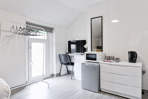 Private En-Suite • TV • Fridge • Microwave