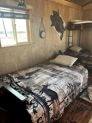 3 bedrooms, bed sheets