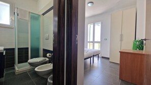 Chambre Quadruple Standard | Salle de bain